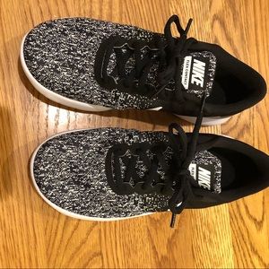 New Nike sneakers “flex contact”